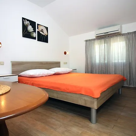 Studio 5106a Tisno